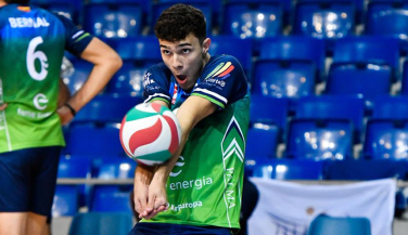 Adrián Riera y su gran proyección continúan en el Voley Palma