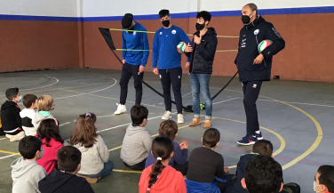 Boiro Voleibol y Sana el Hoy visitan tres centro educativos de Boiro