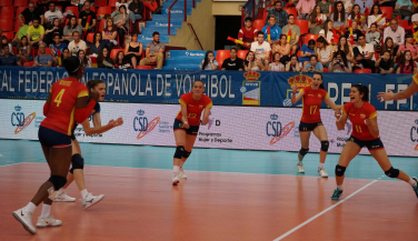 Las Leonas del Vóley luchan por la Final Four en Alicante