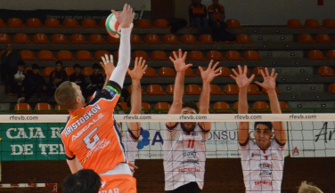 Peleada victoria del Pamesa Teruel que consigue los tres puntos en Los  Planos.