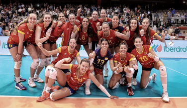 Trabajada y merecida victoria de España en cinco sets en su debut en Gijón 