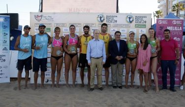 Paula Soria y Belén Carro  y Christian García e Inocencio Lario, campeones de MBVT Melilla