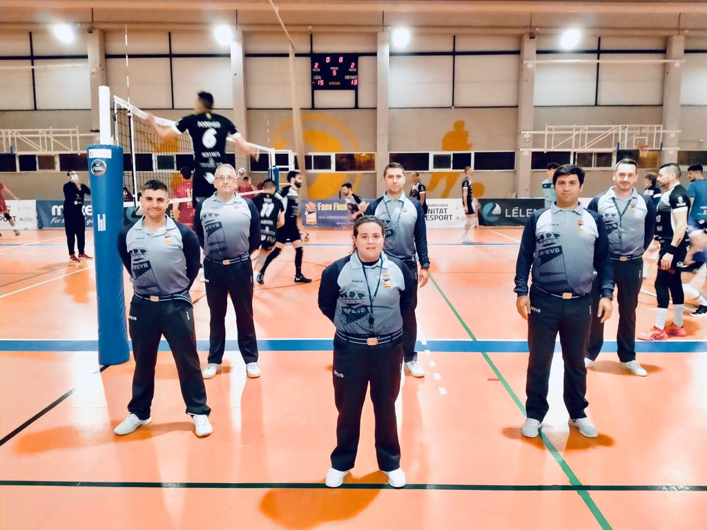 LOS ARBITROS SUPERLIGA 2 TAMBIEN TIENEN SU SITIO