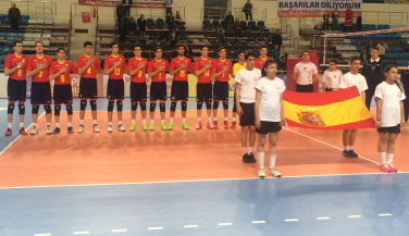 España reacciona ante Rumanía para vencer en el debut