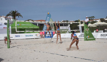 Primera jornada vibrante sobre la arena de Cala en Bosc