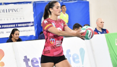 Paula García Vizcaíno renueva con el primer equipo femenino de CV Melilla