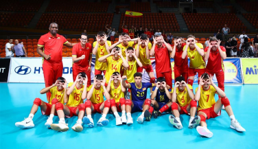 España vence a Grecia en su quinto partido del #EuroVolleyU18M