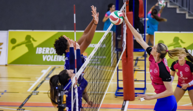 Fernanda Griztbach, central de OCISA Haro Rioja Vóley, MVP Iberdrola de la vigésima jornada
