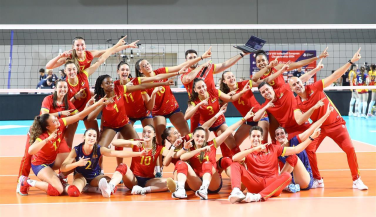 Estreno con victoria ante la anfitriona Rumanía en el #EuroVolleyU18W