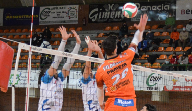 Léleman Vb Valencia culmina una gran remontada para llevarse una victoria de Los Planos