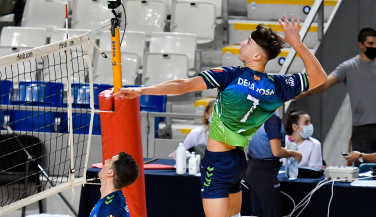 El opuesto Toni de la Rosa, primera piedra de ataque del Voley Palma