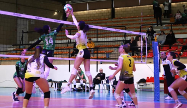 Severo correctivo de un Extremadura Arroyo superior a CD Voleibol Astillero