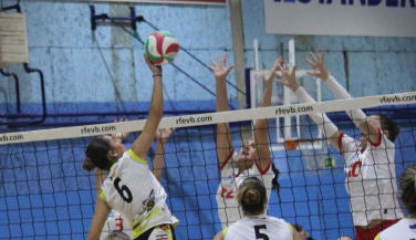 Estreno con victoria en la Superliga 2 para Voleibol Astillero