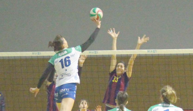 Los favoritos mantienen su control en la primera jornada de 2015