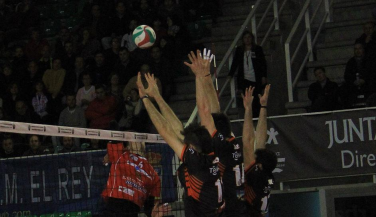 CAI Voleibol Teruel acaba con el sueño del anfitrión y luchará contra Unicaja Almería por la Copa