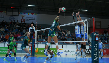 Victoria importantísima para FP Pro Vóley Cajasol ante Arenal Emevé