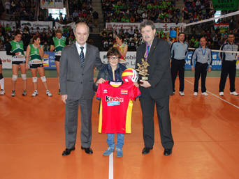 Mario, ganador de Masterchef Junior, homenajeado en la previa de la Final de Copa                   