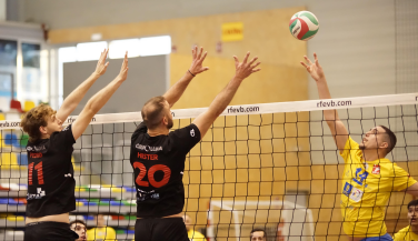 Club Voleibol Almoradí se impone a CV Suac Canarias en un partido de alta intensidad