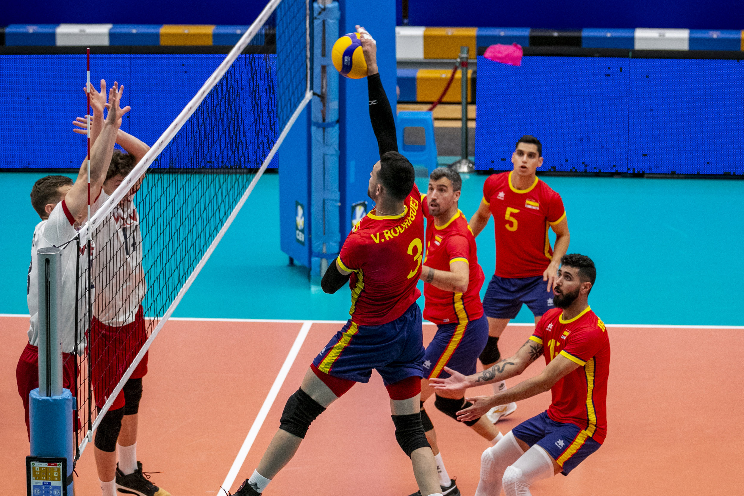 Los RedLynxes derrotan a Letonia para estrenarse en la #EuroleagueM