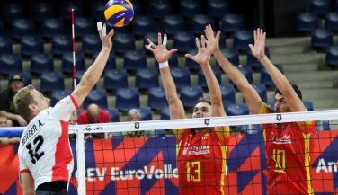 España supera en el tiebreak a Austria para seguir soñando
