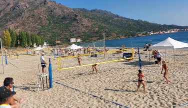 El CEVP Sub-19 de Clubes toma la playa de Ézaro.