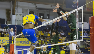 Un Guaguas todo corazón remonta a Unicaja Almería en un partido de alta tensión