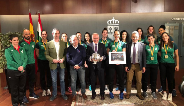 Minis de Arluy VB Logroño recibidas por el presidente del Gobierno de La Rioja