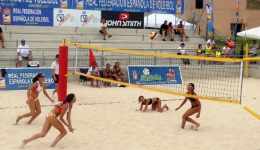 Los más jóvenes ya muestran sus habilidades en el Campeonato de España de Voley Playa Escolar