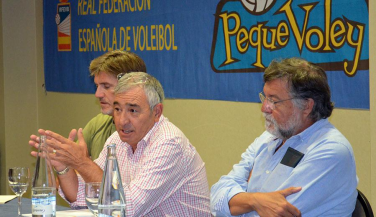 Pepe Díaz dirige un Seminario Técnico FIVB en República Dominicana