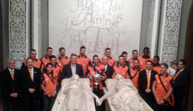 CAI Voleibol Teruel presenta el título de la Supercopa ante la ciudad 