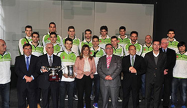 La Presidenta de la Junta de Andalucía recibe a Unicaja Almería por su título de Copa del Rey       