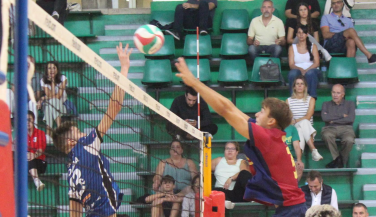Barça Voleibol se estrena con un claro triunfo.
