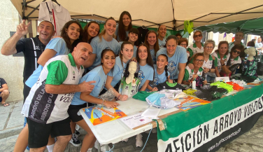 La Peña “Afición Voleibol Arroyo” expende cerca de un centenar de carnets en el Día de las Familias