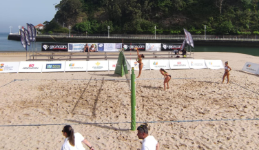 La Playa de Santa Marina, lista para el inicio del cuadro principal del Open Ribadesella