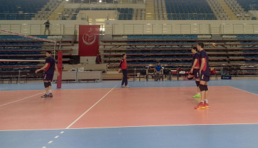 España realiza el entrenamiento previo al debut ante Rumanía 