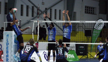 Intasa San Sadurniño supera en tres sets a Cvleganes.com