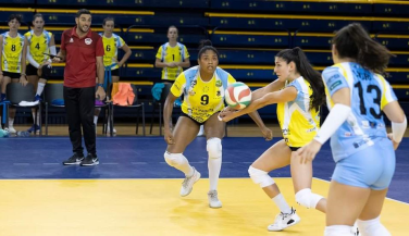 El CV Sayre CC La Ballena tira de coraje y garra para vencer a Madrid Chamberí