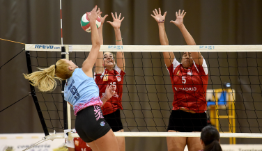 CV Torrelavega mantiene su fortaleza en casa con una victoria ante Chamberí  