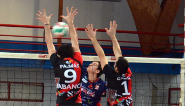 Club Vigo Voleibol se lleva el duelo de rivalidad ante Emevé