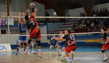 Gran partido y mejor victoria de Club Vigo Voleibol ante Rotogal Boiro