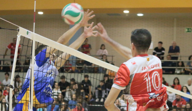 Zaragoza Indescar vence 3-2 al CV Roquetes y consigue su primera victoria