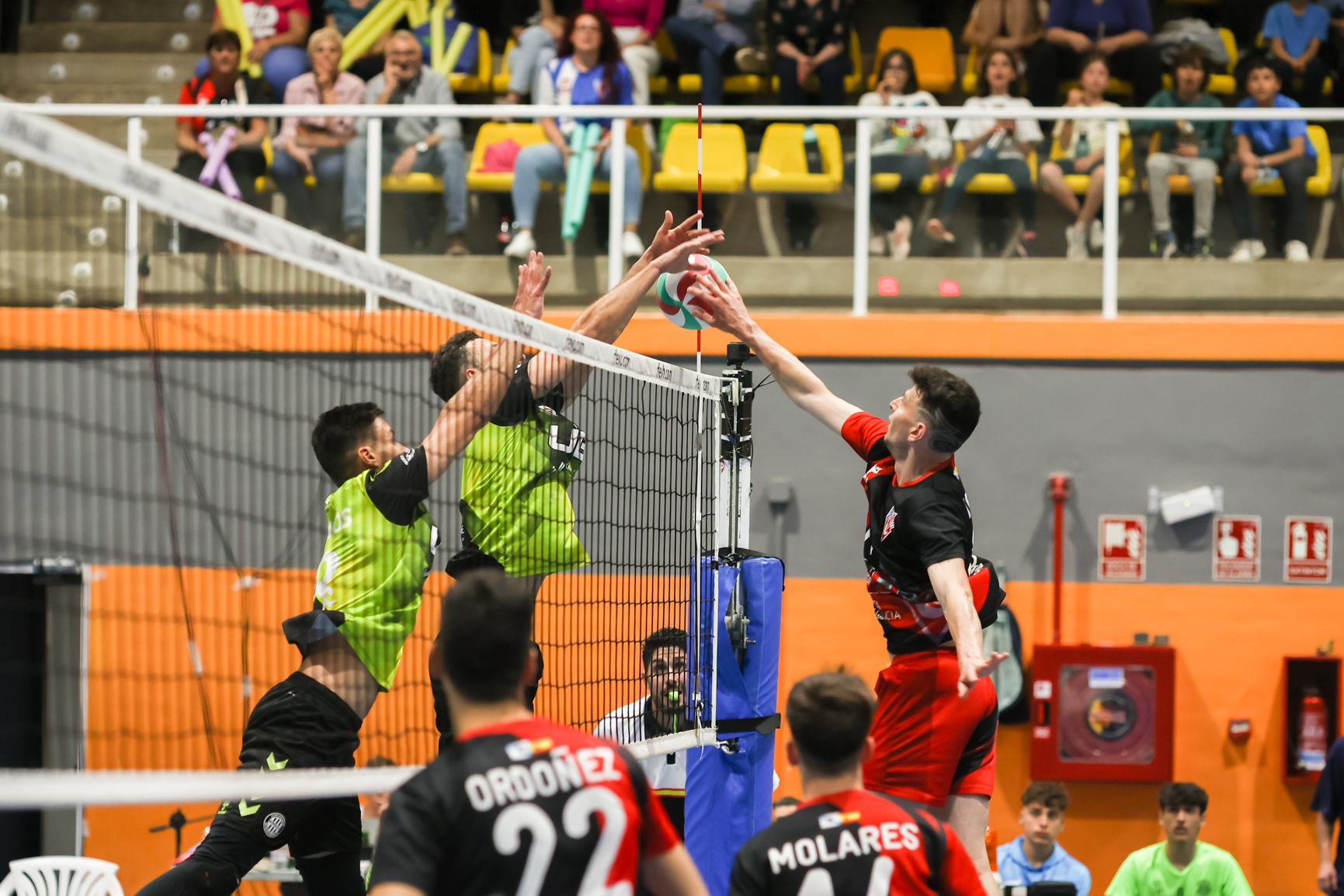 RFEVB - Los tie-breaks definen la fase final de la Superliga Masculina 2